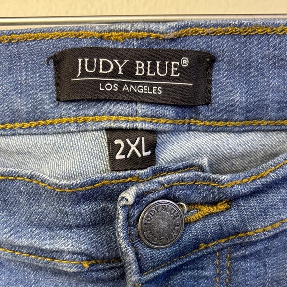 Judy blue Light Blue Distressed Skinny Jeans. Size 2XL. NWT. - Picture 3 of 6